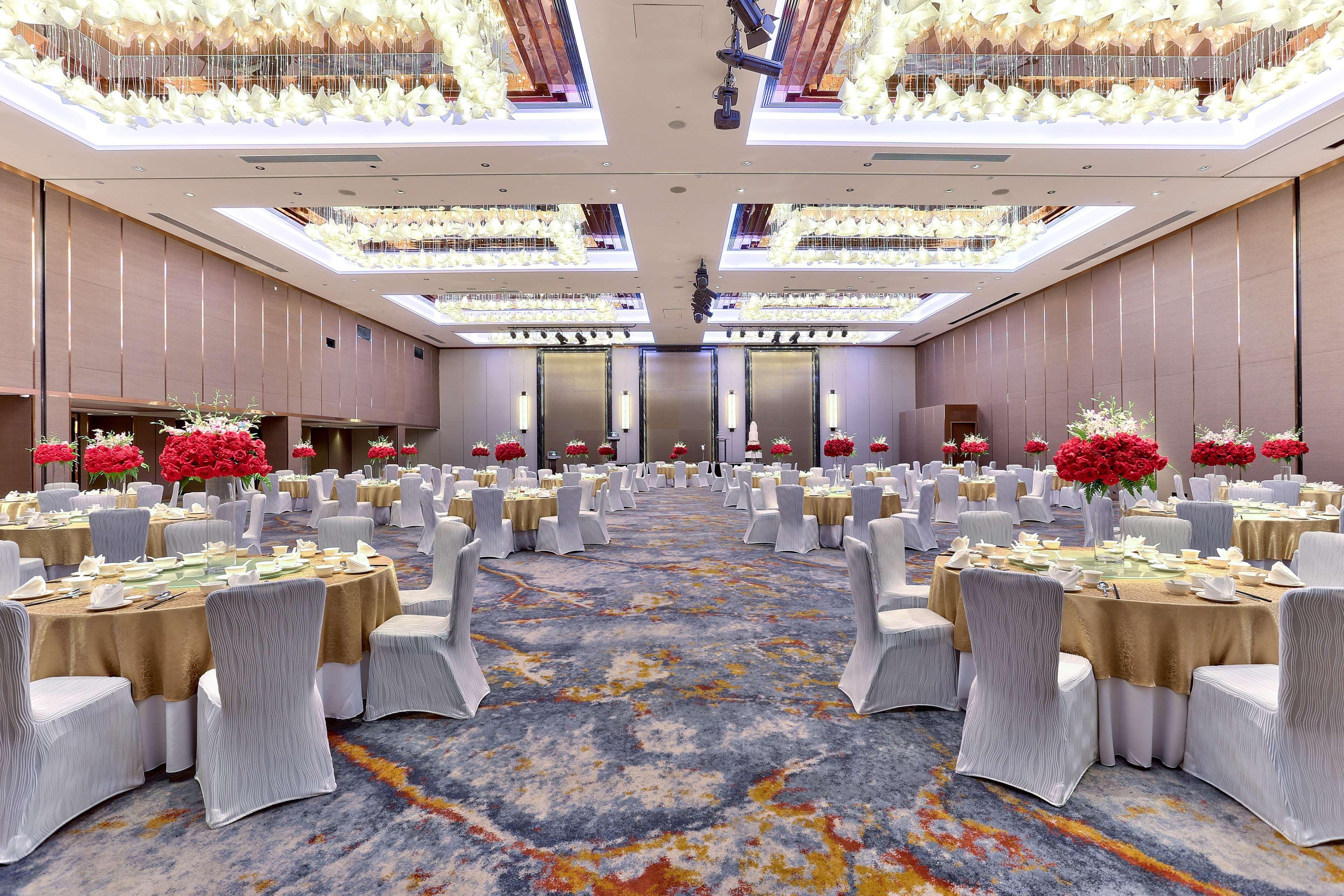 Hilton Kota Kinabalu Hotel Exterior foto The Grand Ballroom