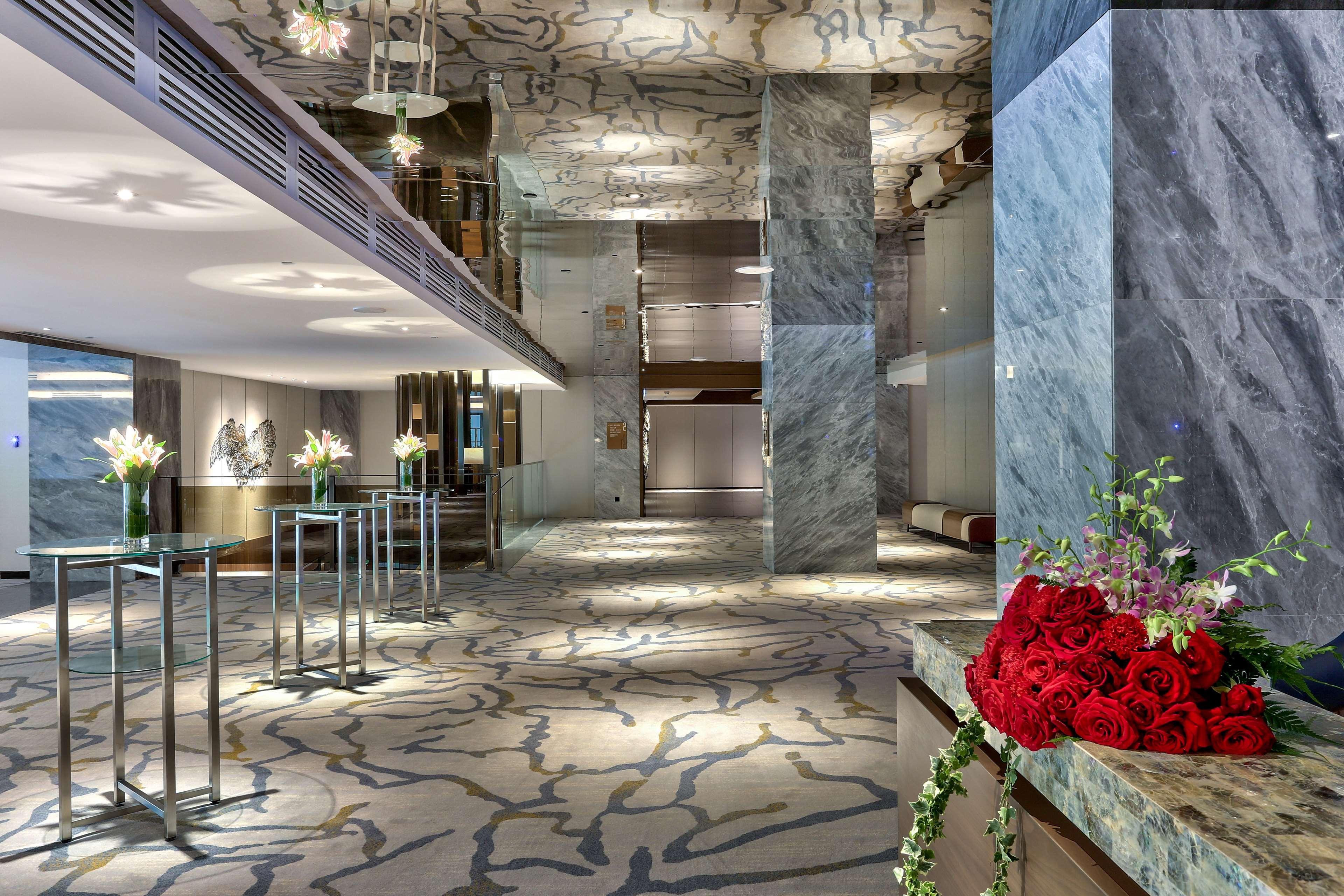 Hilton Kota Kinabalu Hotel Exterior foto The lobby