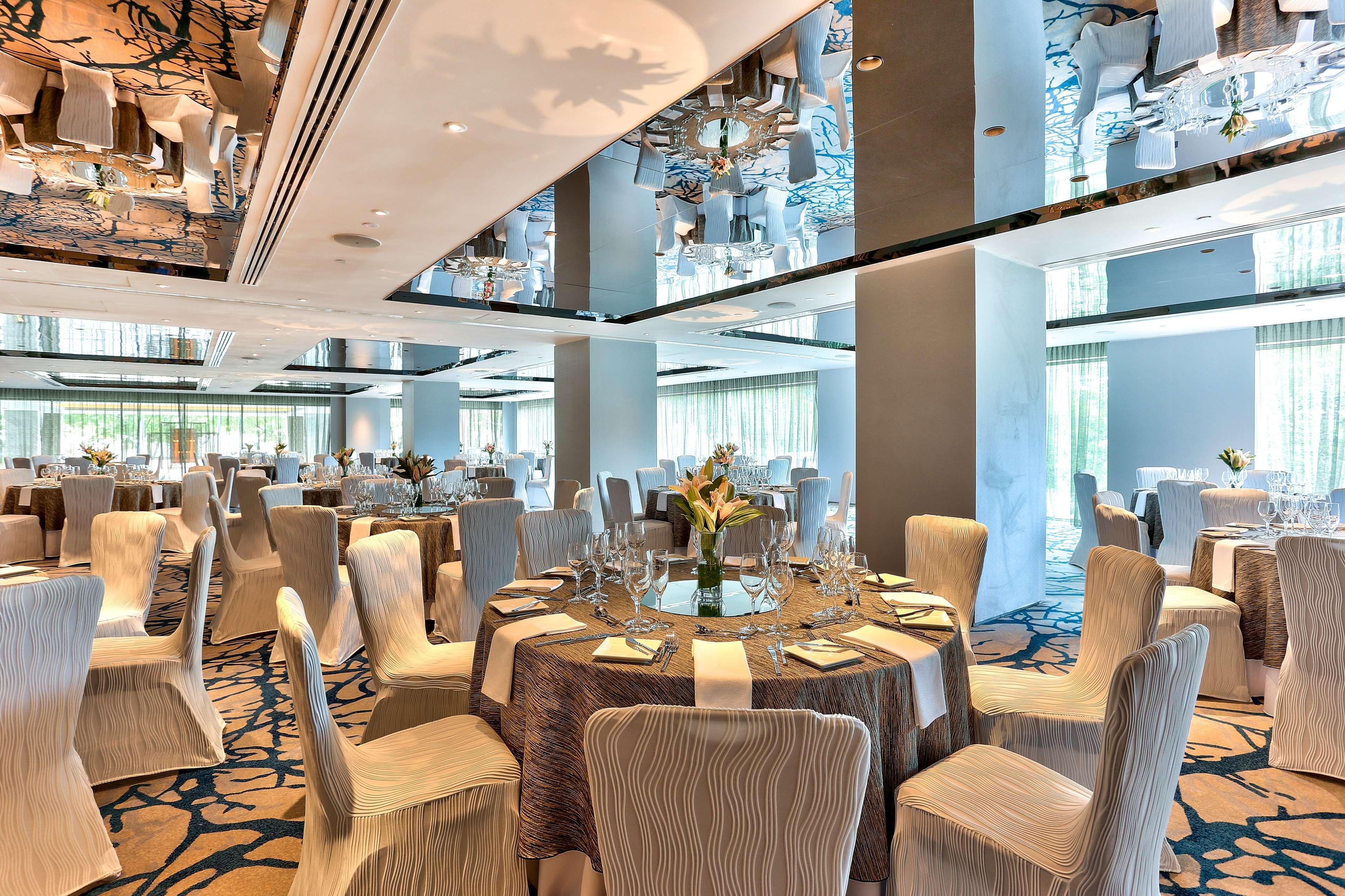 Hilton Kota Kinabalu Hotel Exterior foto The ballroom